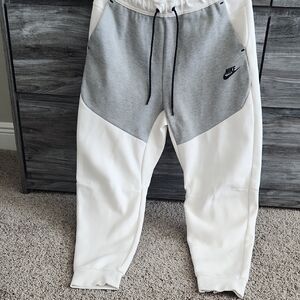 Nike Tech Joggers